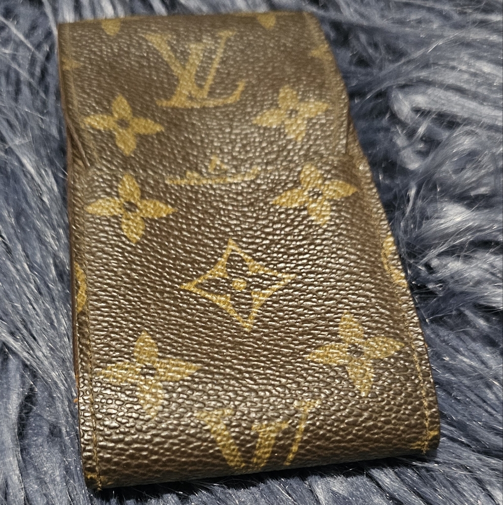 LOUIS VUITTON AUTHENTIC CASE